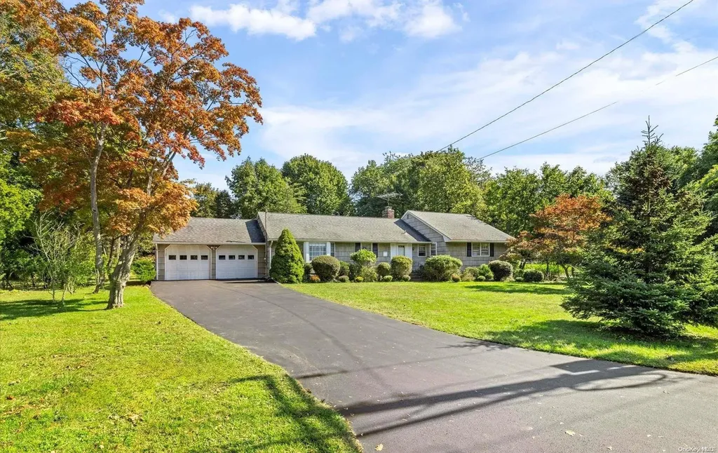 25 Maple Road Setauket NY 11733