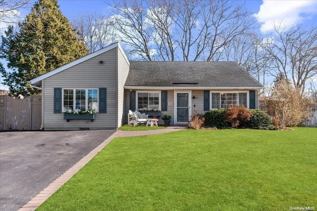 29 Mercury Avenue East Patchogue NY 11772