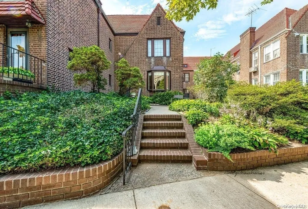 10005 69th Avenue Forest Hills NY 11375
