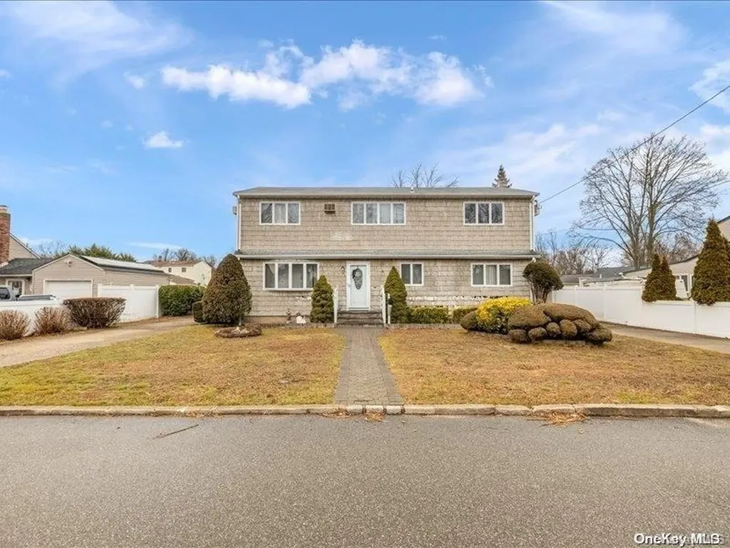 39 16th Street West Babylon NY 11704