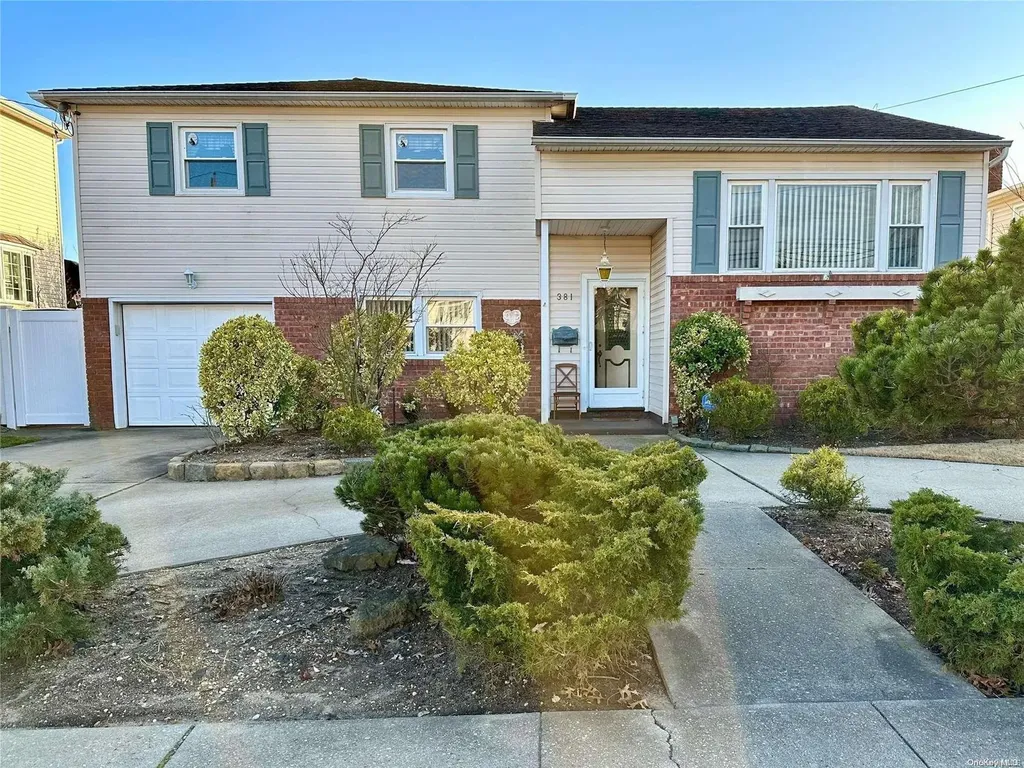 381 Montgomery Avenue Oceanside NY 11572