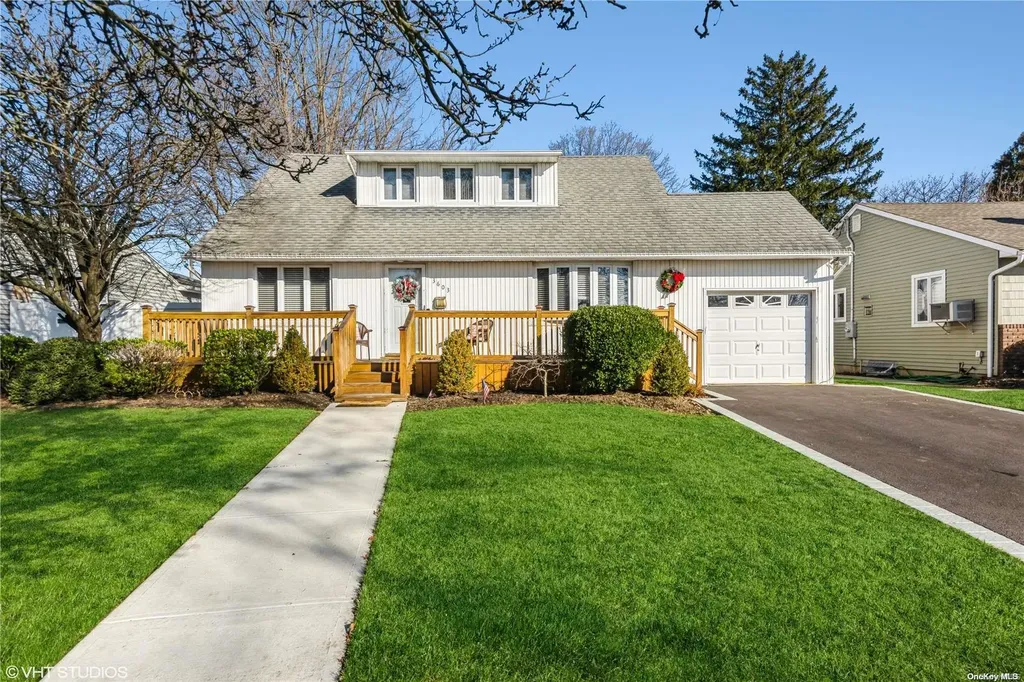 3603 Southview Avenue Wantagh NY 11793
