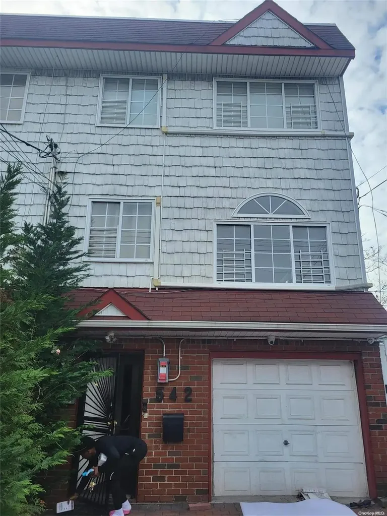 542 E 83rd Street Brooklyn NY 11236