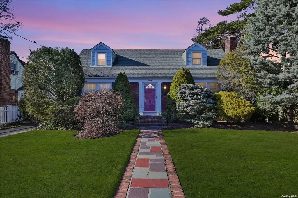 2458 Foxdale Avenue Oceanside NY 11572