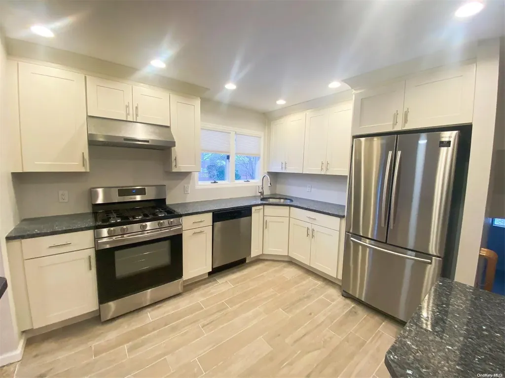 16 Leonard Road Syosset NY 11791