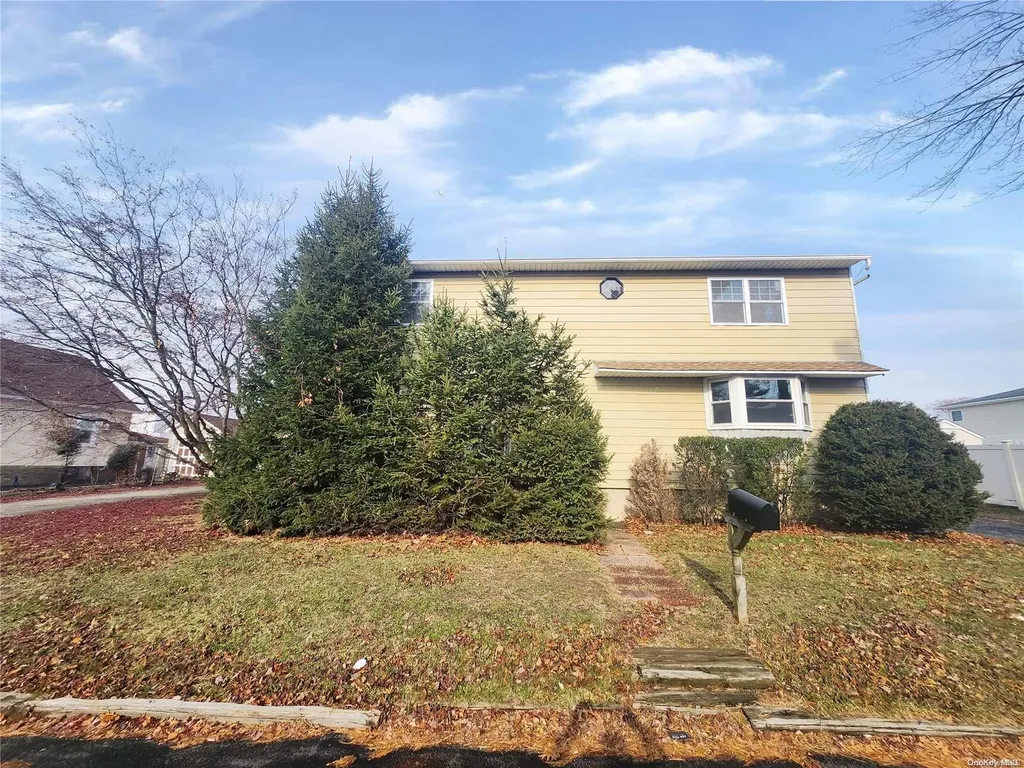 161 Peconic Avenue West Babylon NY 11704