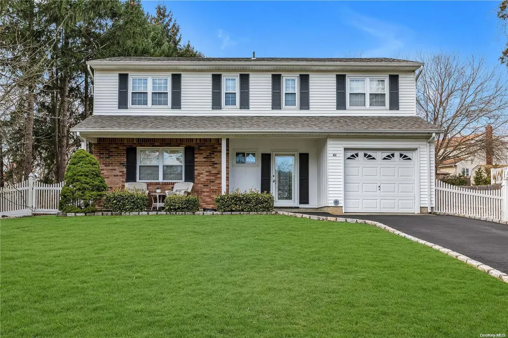 41 Sandy Hollow Drive Smithtown NY 11787