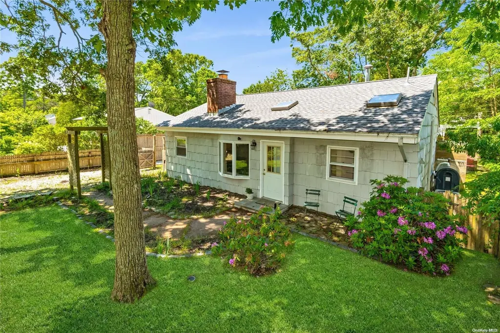 22 Washington Avenue Hampton Bays NY 11946