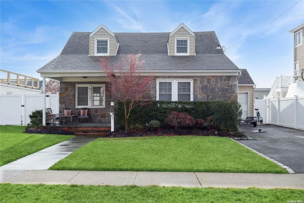 37 W 3rd Street Freeport NY 11520