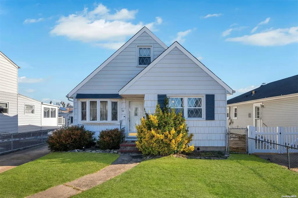 52 Coolidge Avenue Amity Harbor NY 11701