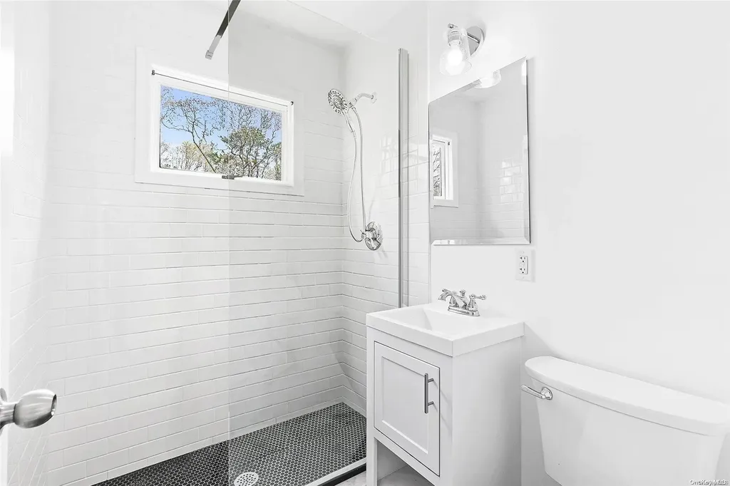 165 E Bay Avenue Hampton Bays NY 11946