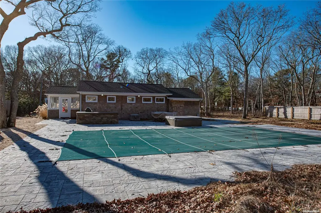 165 E Bay Avenue Hampton Bays NY 11946