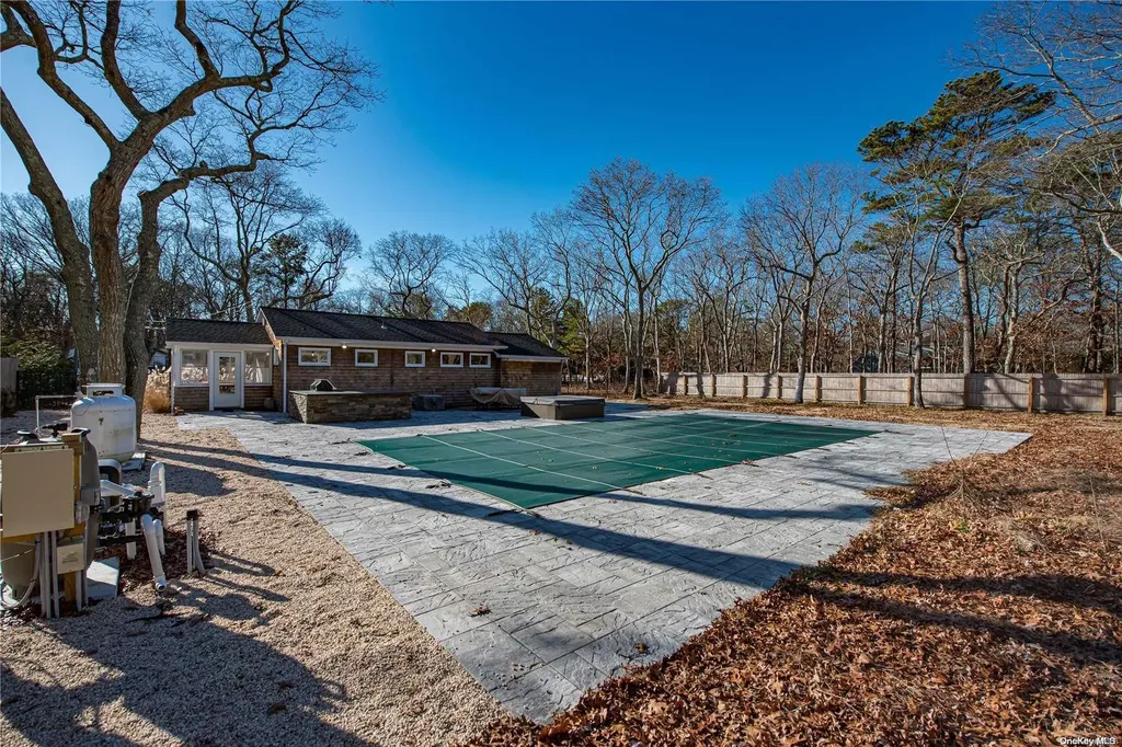 165 E Bay Avenue Hampton Bays NY 11946