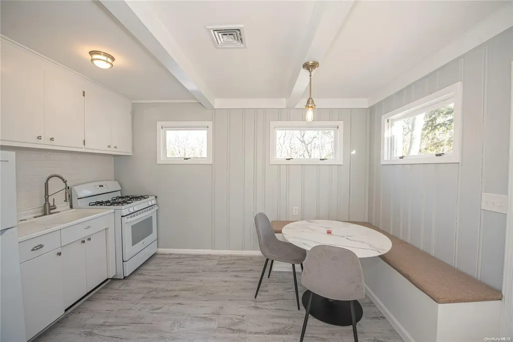 165 E Bay Avenue Hampton Bays NY 11946