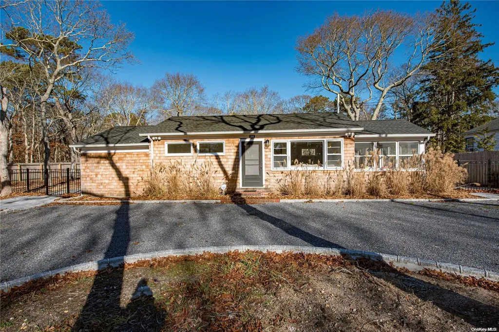 165 E Bay Avenue Hampton Bays NY 11946