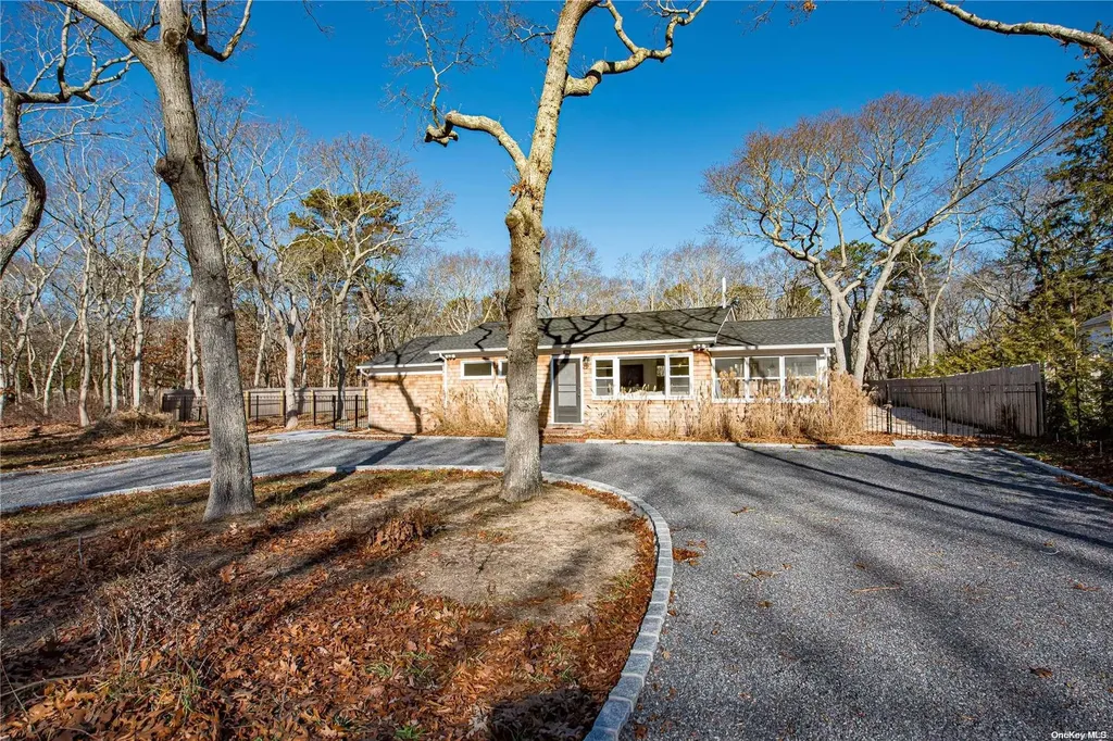165 E Bay Avenue Hampton Bays NY 11946