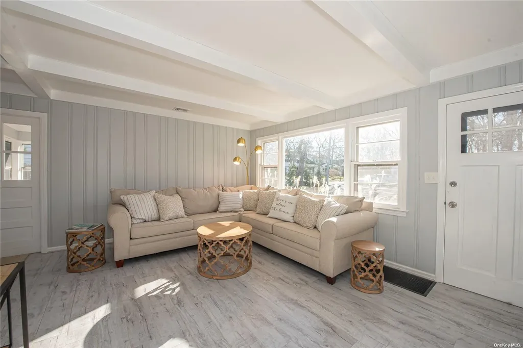 165 E Bay Avenue Hampton Bays NY 11946