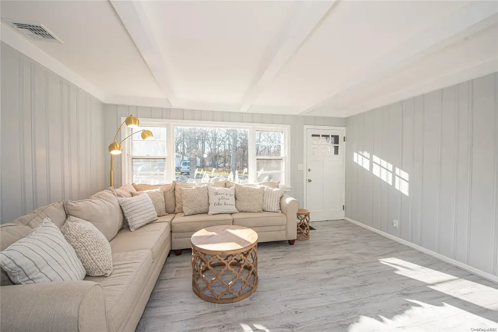 165 E Bay Avenue Hampton Bays NY 11946