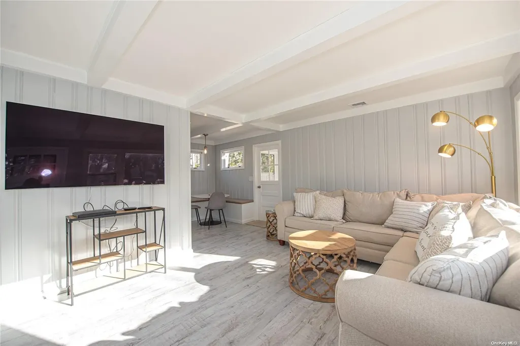 165 E Bay Avenue Hampton Bays NY 11946