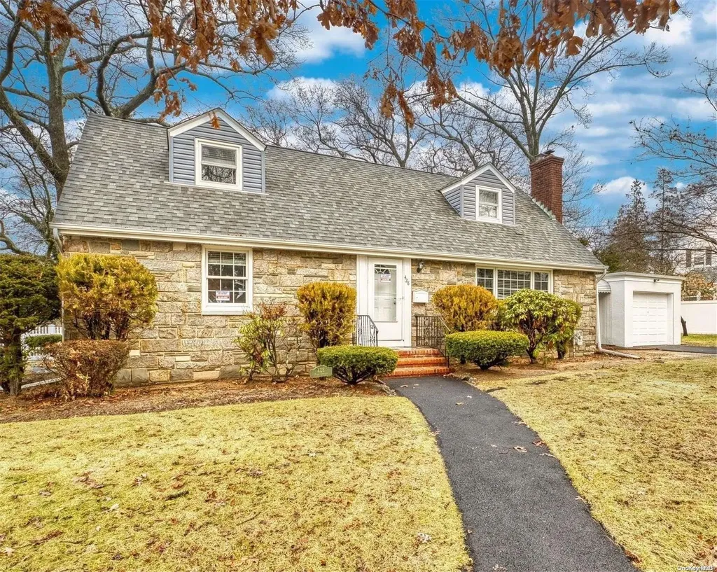428 Pine Street Freeport NY 11520