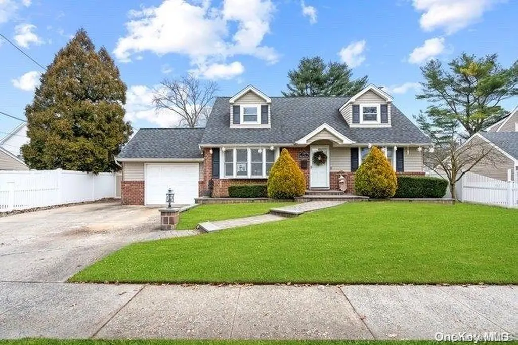 219 Miller Place Syosset NY 11791