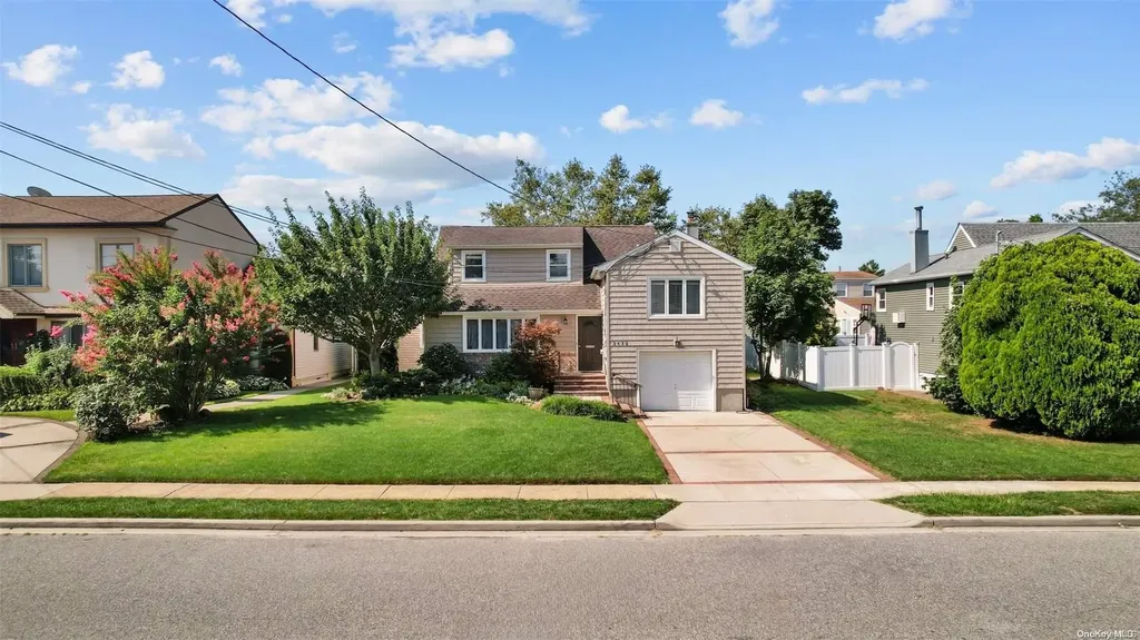 3432 Bayfield Boulevard Oceanside NY 11572