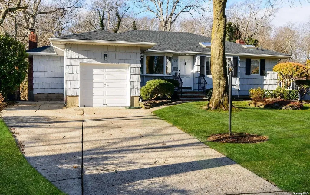 28 Crescent Place Smithtown NY 11787