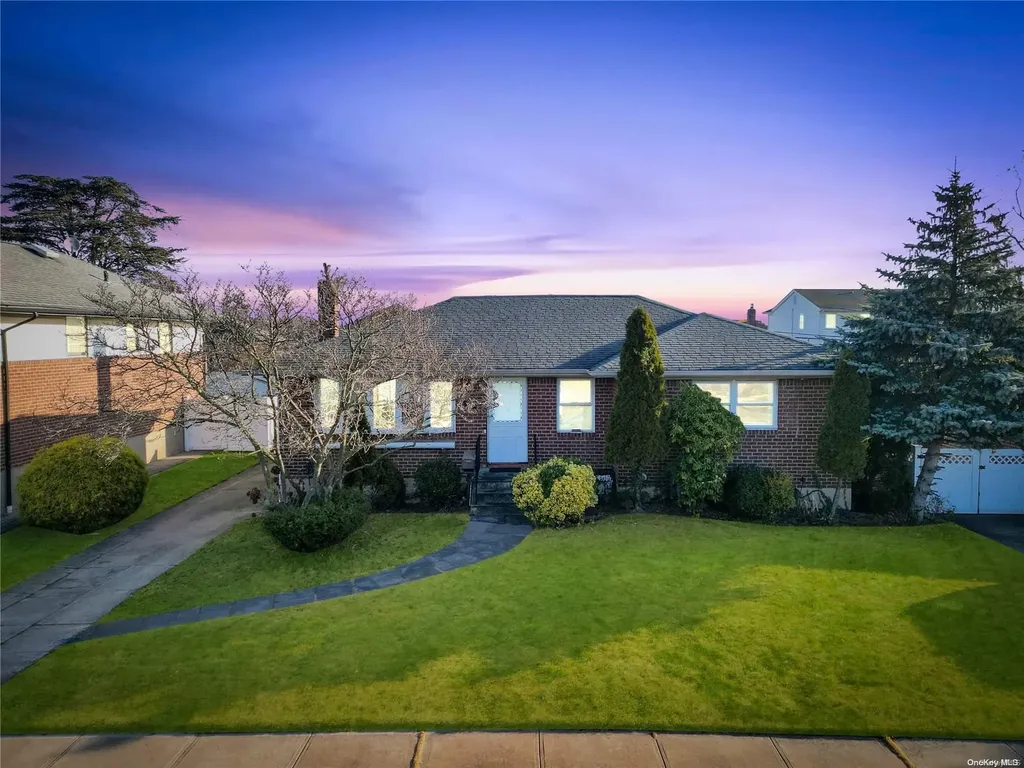 82 Shelly Drive Bethpage NY 11714