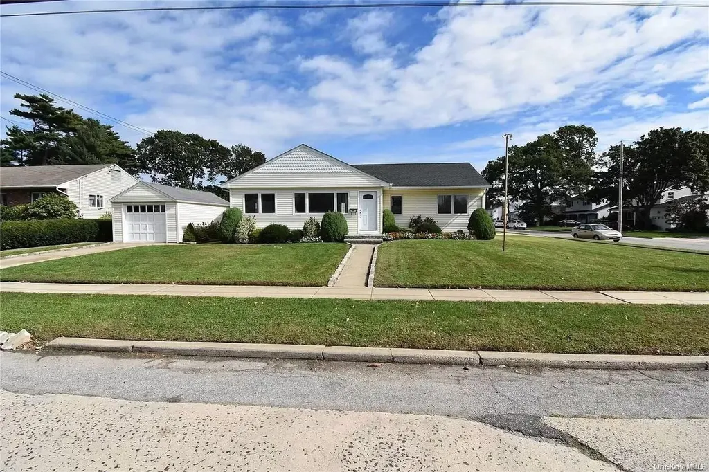 2111 Jackson Avenue Seaford NY 11783