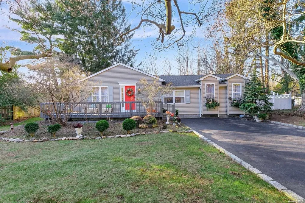 16 Cedar Street Moriches NY 11955