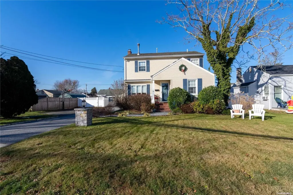 74 Pardee Avenue Islip NY 11751