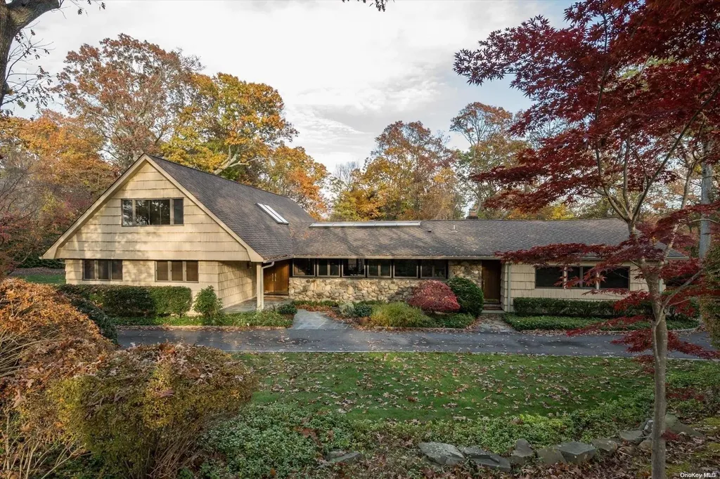 8 Giffard Way Melville NY 11747