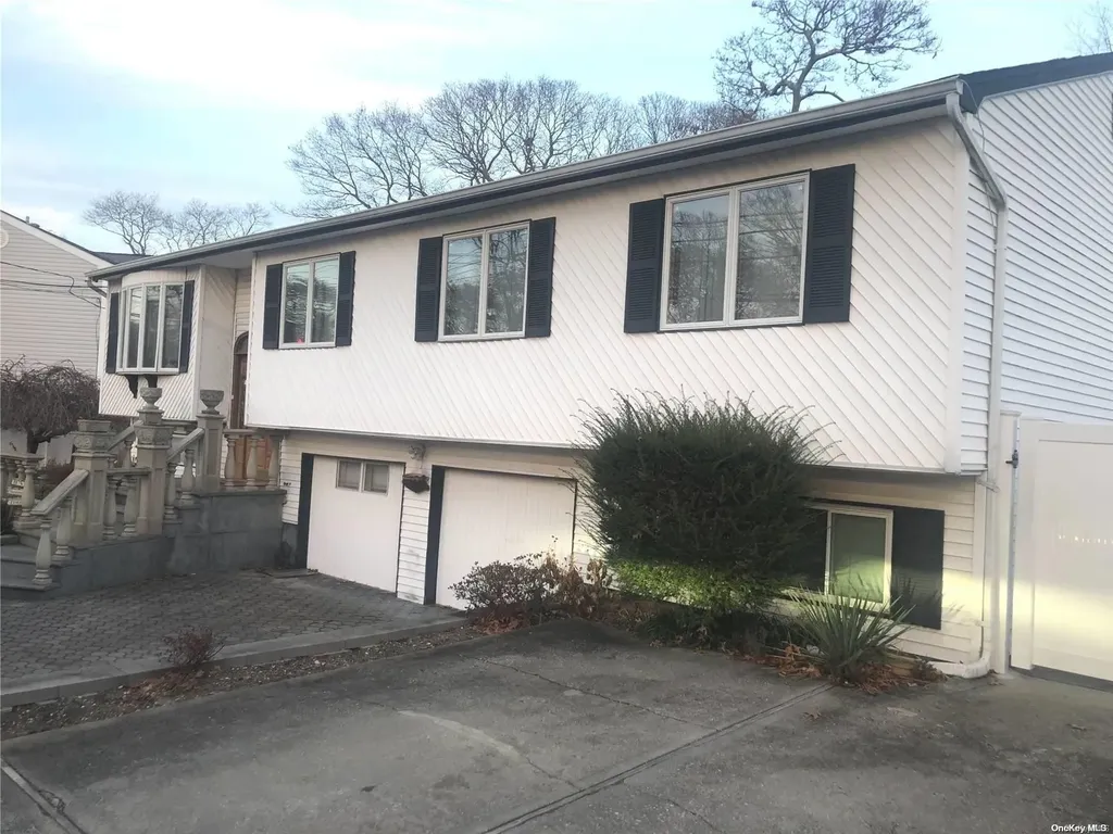 131 Adirondack Drive Selden NY 11784