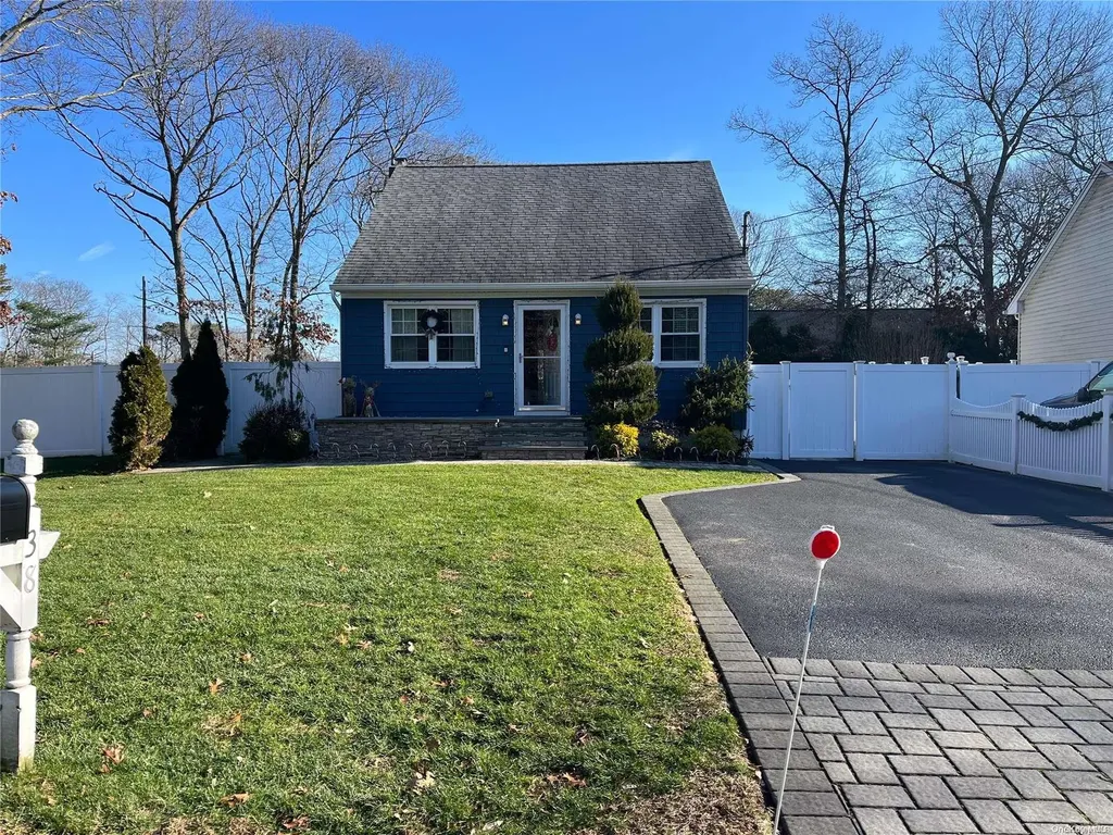 38 Nevada Avenue Medford NY 11763