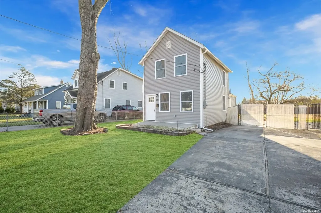 204 Oak Street Patchogue NY 11772
