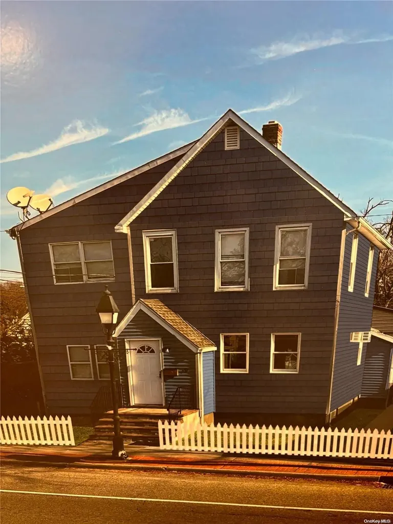 75 Carleton Avenue Islip Terrace NY 11752