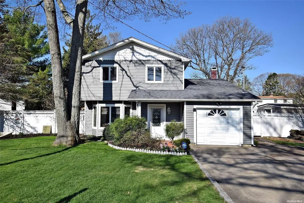 26 Henry Road Centereach NY 11720
