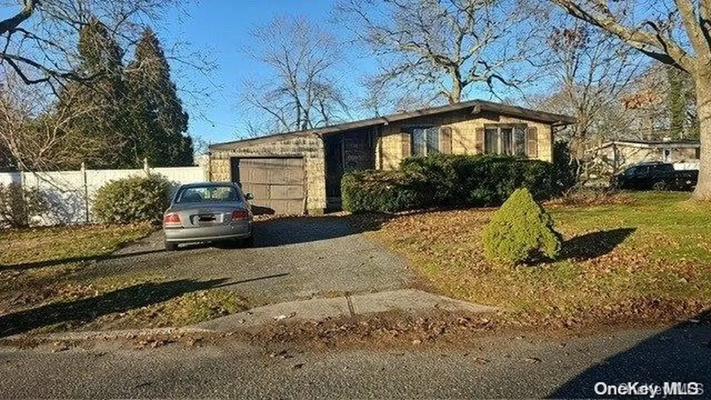 2 Gail Drive Ronkonkoma NY 11779