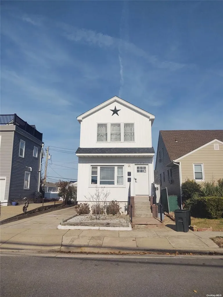 735 E Walnut Street Long Beach NY 11561