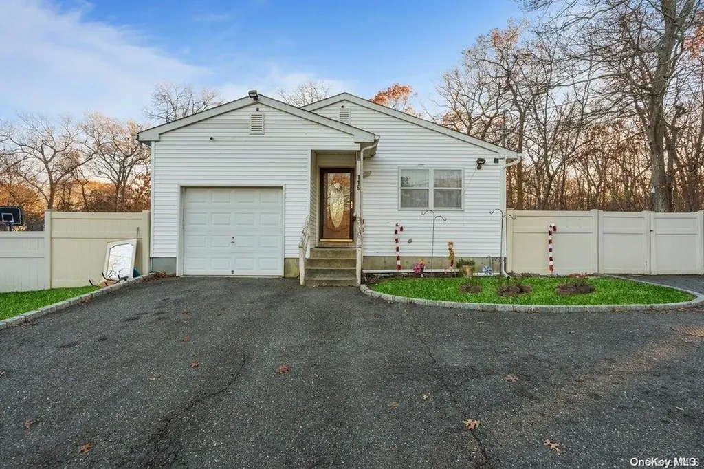 116 Cedar Lane Medford NY 11763