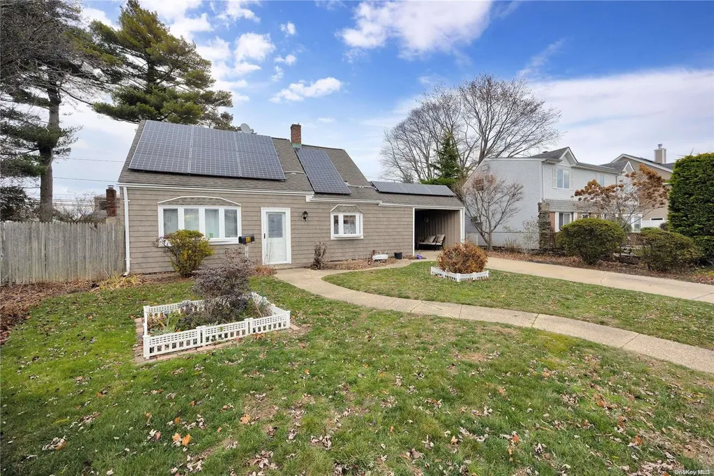 13 Curve Lane Levittown NY 11756