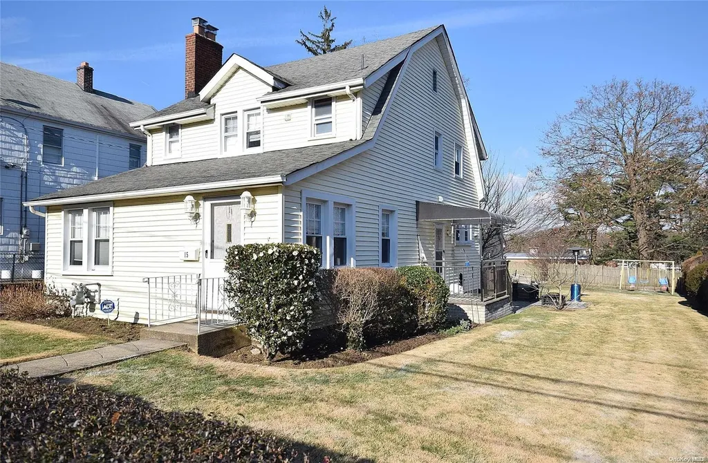 15 Hayden Avenue Great Neck NY 11024