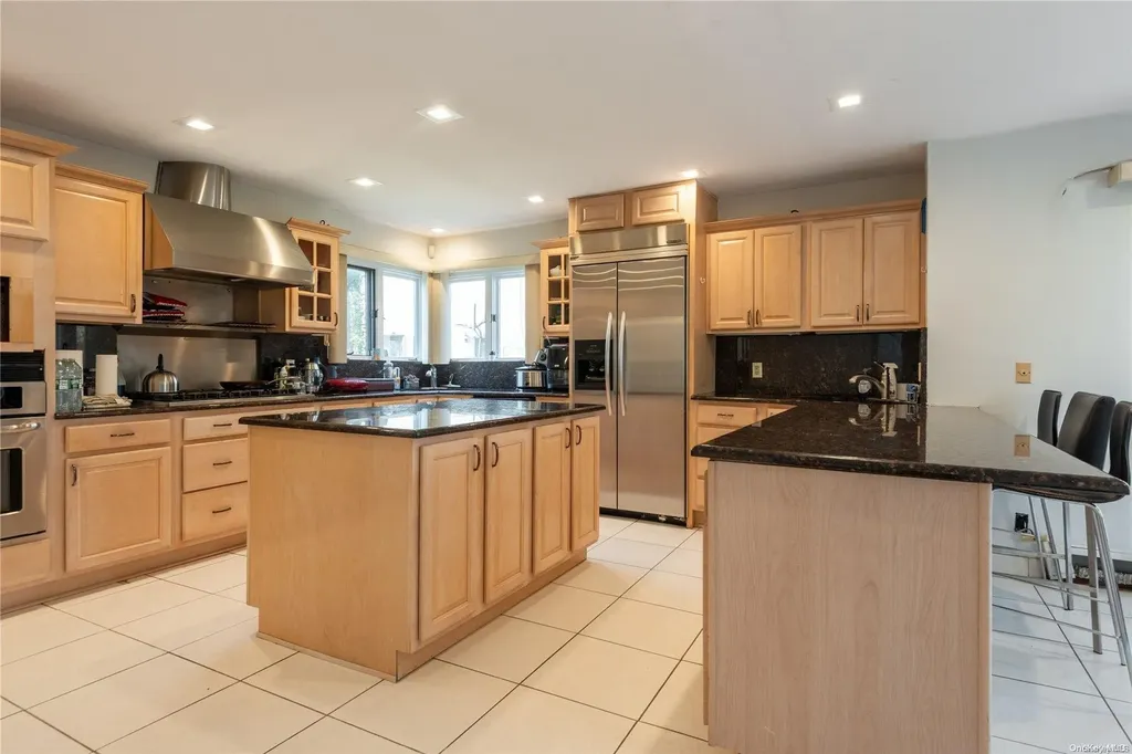 33 Red Brook Road Great Neck NY 11024