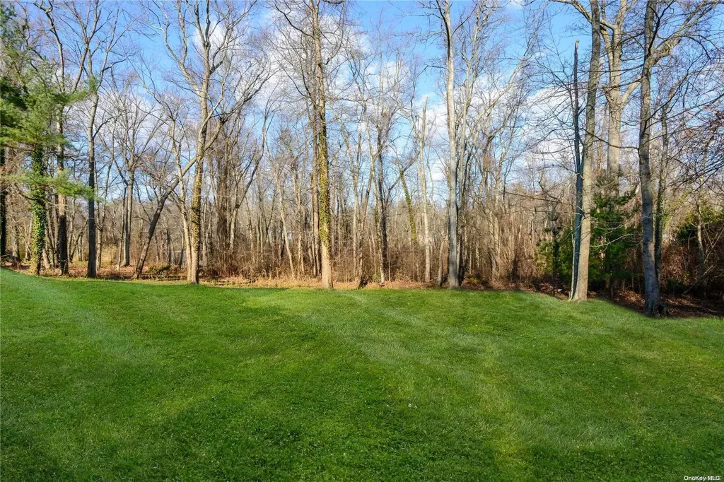 33 Red Brook Road Great Neck NY 11024