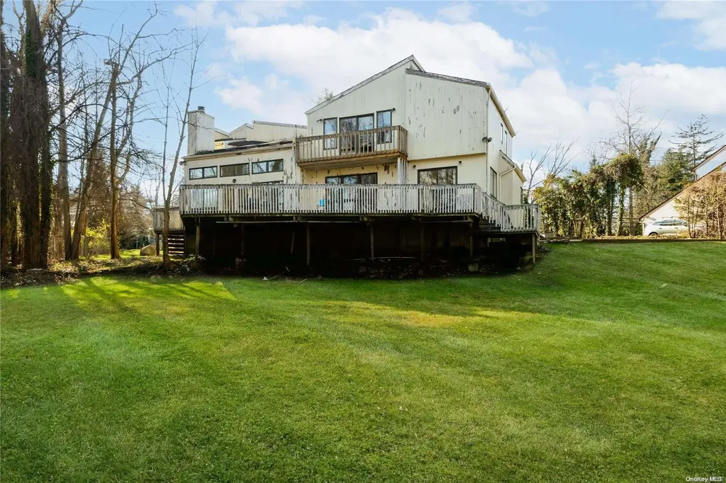 33 Red Brook Road Great Neck NY 11024