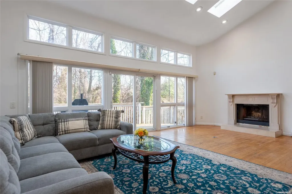 33 Red Brook Road Great Neck NY 11024
