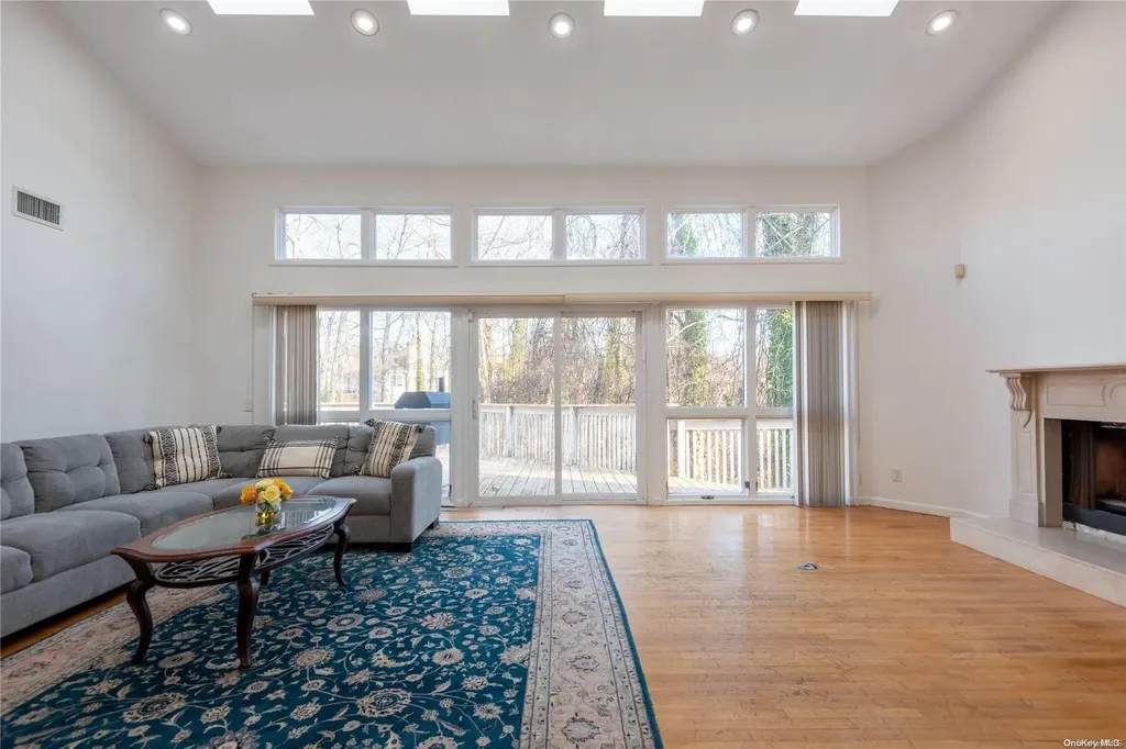 33 Red Brook Road Great Neck NY 11024