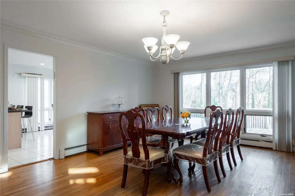 33 Red Brook Road Great Neck NY 11024