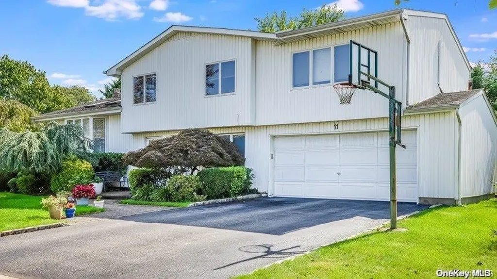 11 Sullivan Drive Jericho NY 11753