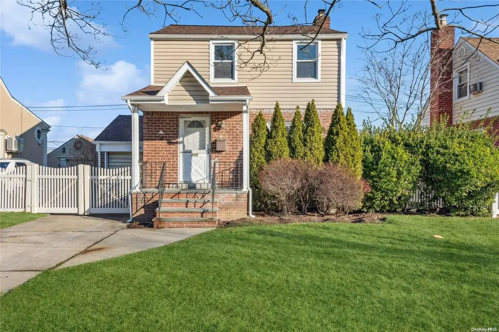 212 Norfeld Boulevard Elmont NY 11003